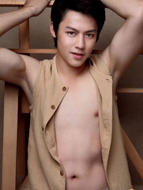 5 nam nghệ sĩ Thái Lan quyền lực nhất trên mạng xã hội (6) 5 nam nghệ sĩ Thái Lan quyền lực nhất trên mạng xã hội (6)