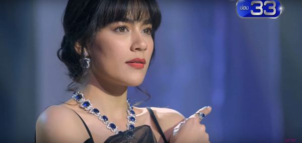 Bạn thích "Cứu tinh nàng thiên nga" hay cuồng chị đại Bee Namthip? (2) Bạn thích "Cứu tinh nàng thiên nga" hay cuồng chị đại Bee Namthip? (2)