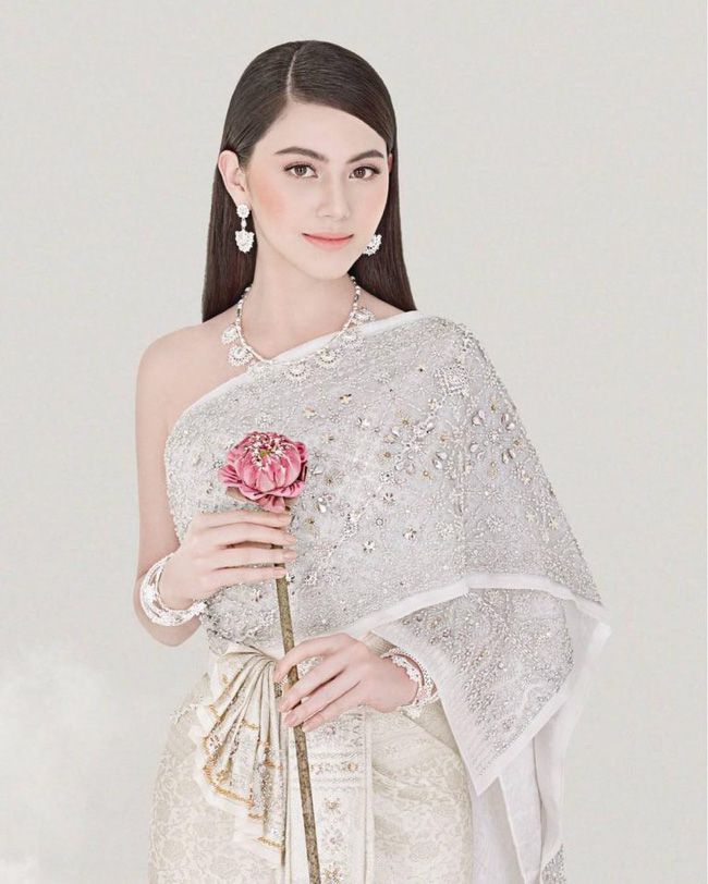 Ngắm mỹ nhân Thái đẹp xuất thần trong trang phục truyền thống (6) Ngắm mỹ nhân Thái đẹp xuất thần trong trang phục truyền thống (6)