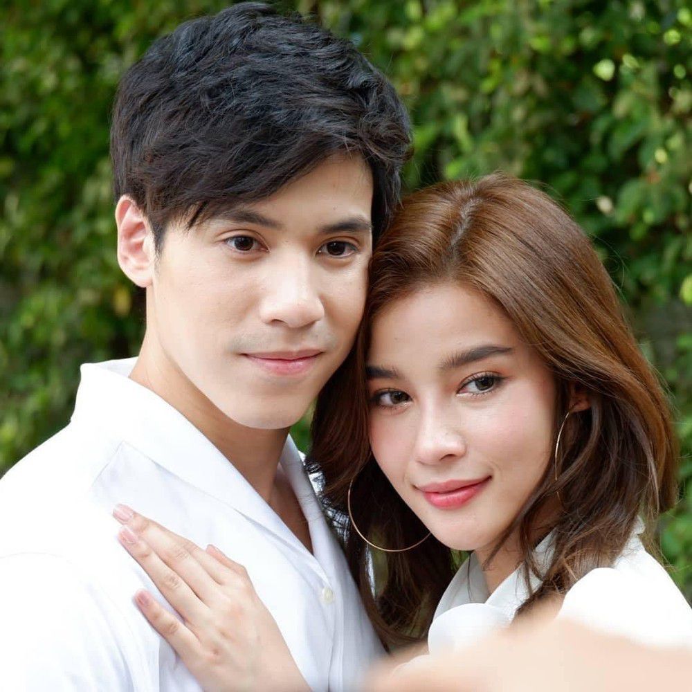 Những cặp đôi showbiz Thái yêu khác đài với chuyện tình hấp dẫn như phim (23)