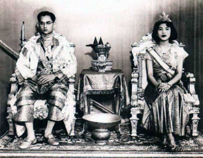 Chuyện tình ngọt ngào của Quốc vương Bhumibol khiến cả thế giới ngưỡng mộ (1)