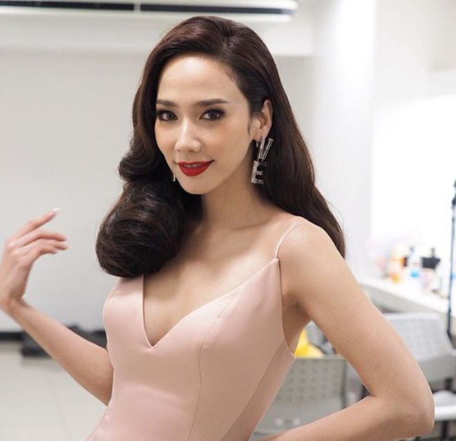 Ngắm loạt ảnh nóng bỏng mắt của "Nữ hoàng giải trí" Aum Patcharapa (1)