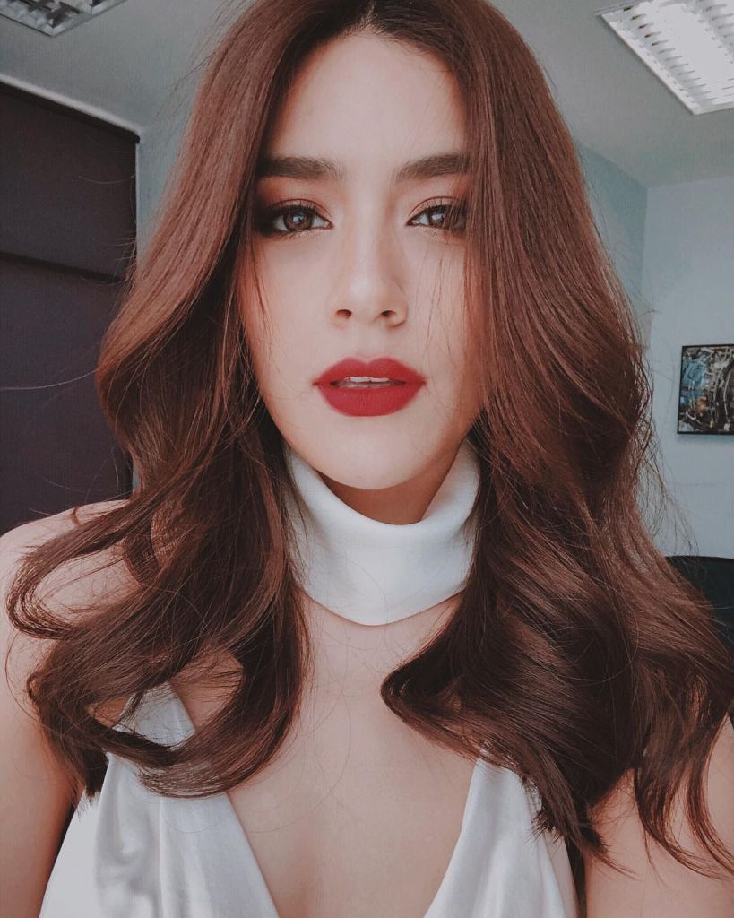 Top 3 nữ diễn viên nổi tiếng Thái Lan có Follower “khủng” trên Instagram (11)
