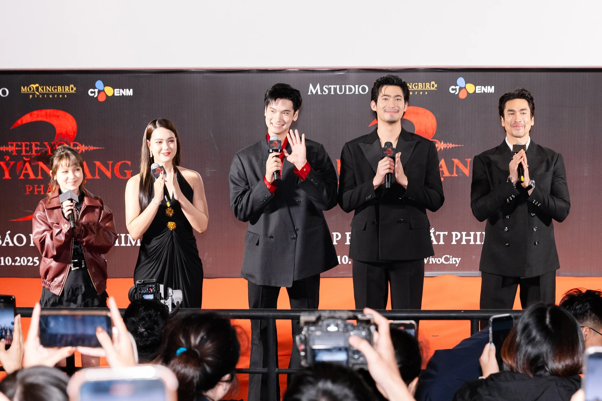 Mỹ nam Nadech Kugimiya và dàn cast “Tee Yod 3”đã đến Việt Nam 2