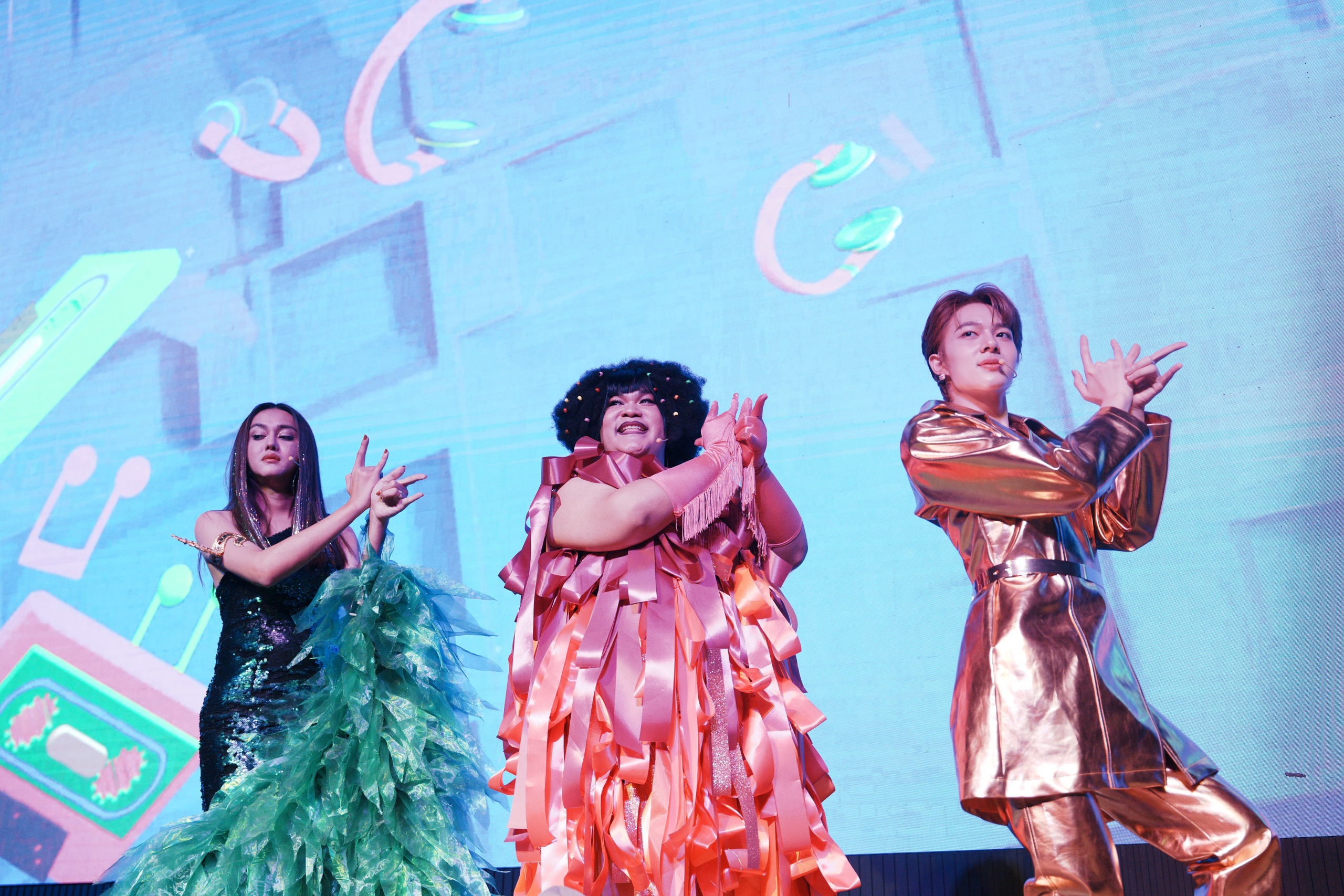 Bất ngờ Em xinh Lamoon tham gia hát nhạc phim Người đẹp và quái lạ 3 Bất ngờ Em xinh Lamoon tham gia hát nhạc phim Người đẹp và quái lạ 3