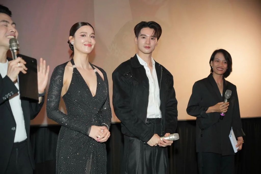 Cặp đôi phim Thái Lan "Người đẹp và Quái lạ" đốn tim fan Việt - 2 Cặp đôi phim Thái Lan "Người đẹp và Quái lạ" đốn tim fan Việt - 2