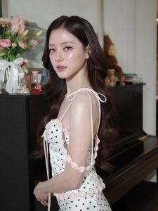 Baifern Pimchanok tiết lộ bí quyết chăm da luôn căng mịn và rạng rỡ - 2
