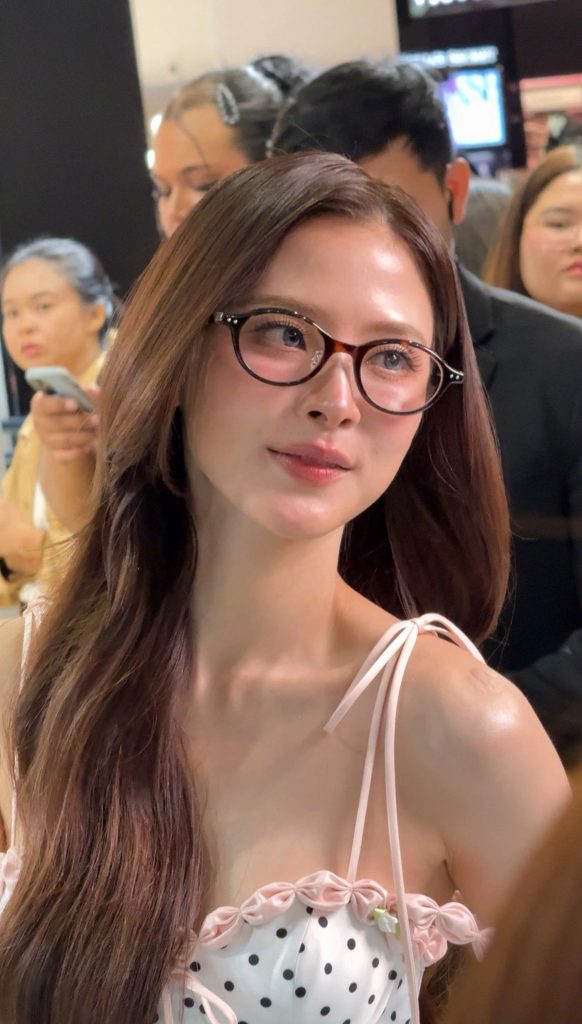 Baifern Pimchanok tiết lộ bí quyết chăm da luôn căng mịn và rạng rỡ - 3