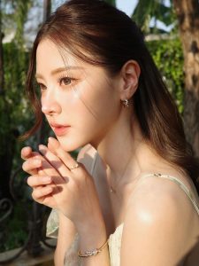 Baifern Pimchanok tiết lộ bí quyết chăm da luôn căng mịn và rạng rỡ - 4